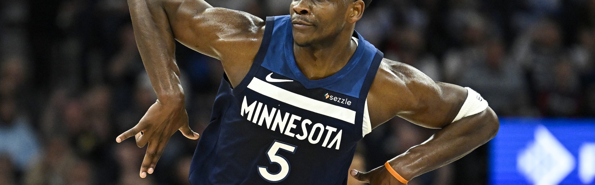 体育明星-🎤魔术师约翰逊锐评森林狼G5表现：仿佛提前开启了度假模式